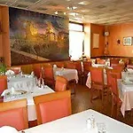 Logis & Restaurant - Le Saint-louis 호텔 3*