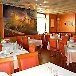 호텔 Logis & Restaurant - Le Saint-louis La Suze-sur-Sarthe