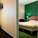 Logis & Restaurant - Le Saint-louis La Suze-sur-Sarthe