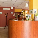 Logis & Restaurant - Le Saint-louis La Suze-sur-Sarthe