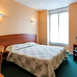 호텔 Logis & Restaurant - Le Saint-louis La Suze-sur-Sarthe
