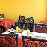 Logis & Restaurant - Le Saint-louis 3* La Suze-sur-Sarthe