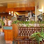 Logis & Restaurant - Le Saint-louis Hotel 3*