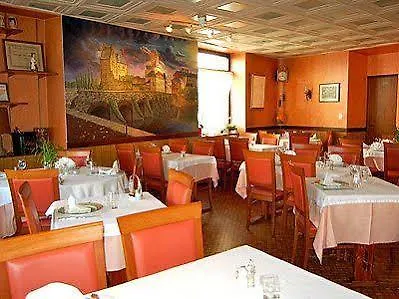 Hotel Logis Saint Louis La Suze-sur-Sarthe