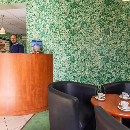 Hotel Logis & Restaurant - Le Saint-louis 3*