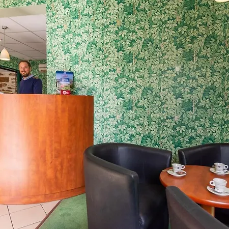 Hotel Logis Hotel & Restaurant - Le Saint-Louis 3*