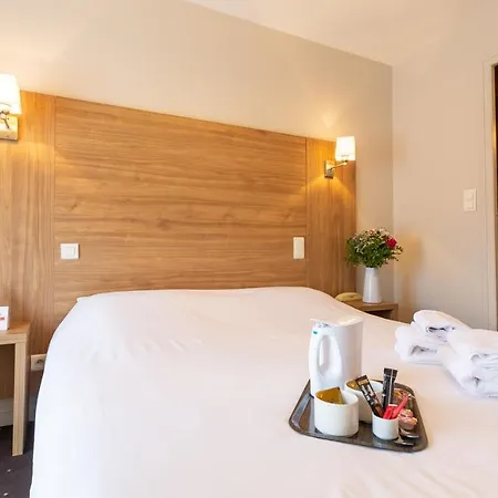 Hotel Logis & Restaurant - Le Saint-louis La Suze-sur-Sarthe