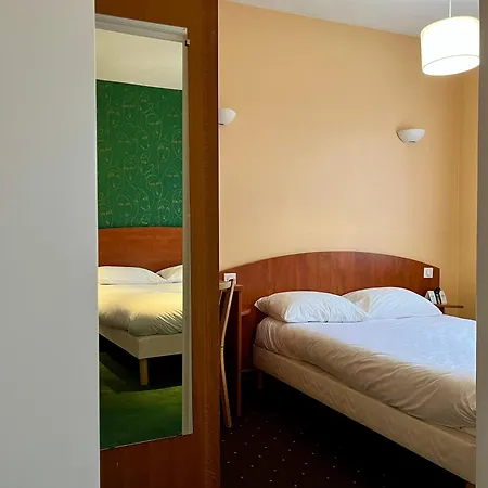 Hotel Logis & Restaurant - Le Saint-louis La Suze-sur-Sarthe