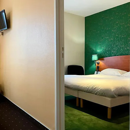 Logis Hotel & Restaurant - Le Saint-Louis La Suze-sur-Sarthe