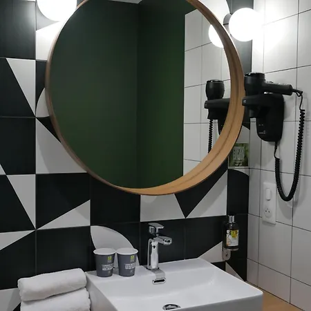 Logis Hotel & Restaurant - Le Saint-Louis La Suze-sur-Sarthe