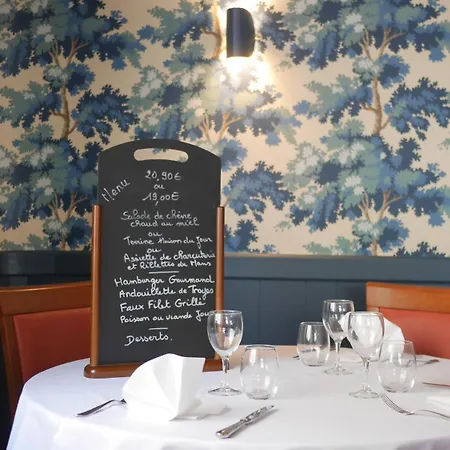 Logis Hotel & Restaurant - Le Saint-Louis 3* La Suze-sur-Sarthe