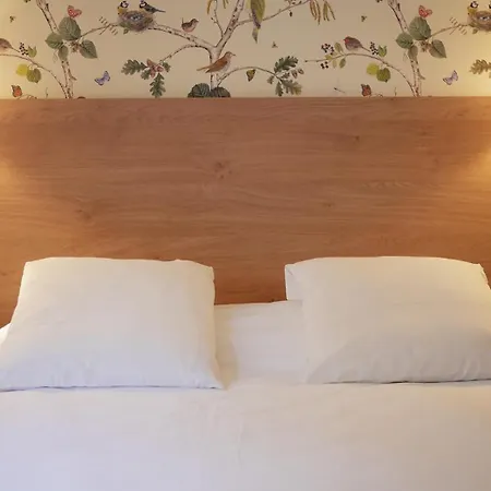 Logis & Restaurant - Le Saint-louis 호텔 3*