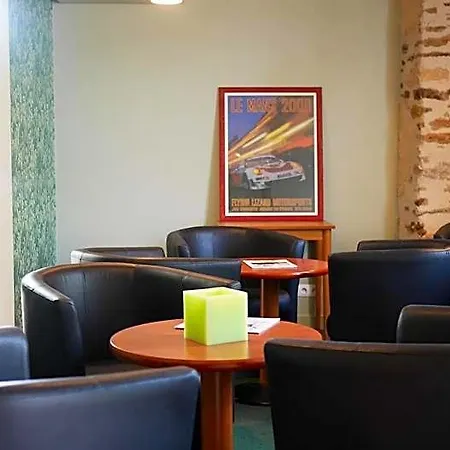 Hotel Logis & Restaurant - Le Saint-louis La Suze-sur-Sarthe