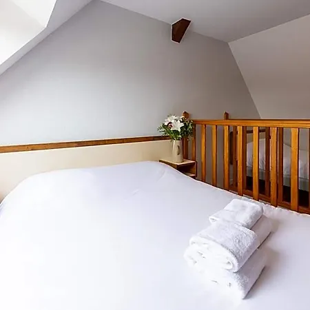 Hotel Logis & Restaurant - Le Saint-louis 3*