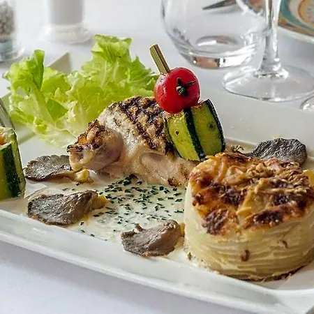 Logis & Restaurant - Le Saint-louis 3* La Suze-sur-Sarthe