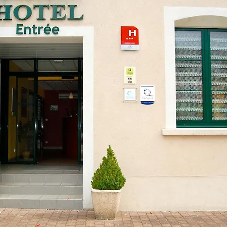 Hotel Logis Saint Louis 3*