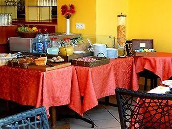 Logis Hotel & Restaurant - Le Saint-Louis 3* La Suze-sur-Sarthe