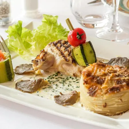 Logis & Restaurant - Le Saint-louis 3* La Suze-sur-Sarthe