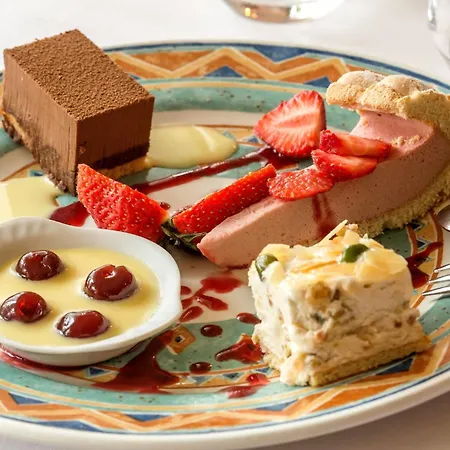 Hotel Logis & Restaurant - Le Saint-louis La Suze-sur-Sarthe