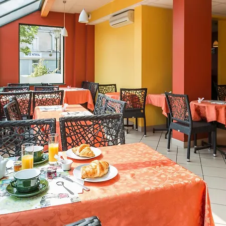 Logis Hotel & Restaurant - Le Saint-Louis 3*