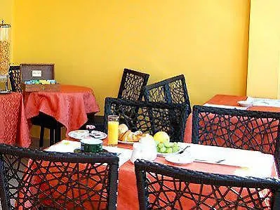 Logis Hotel & Restaurant - Le Saint-Louis 3* La Suze-sur-Sarthe
