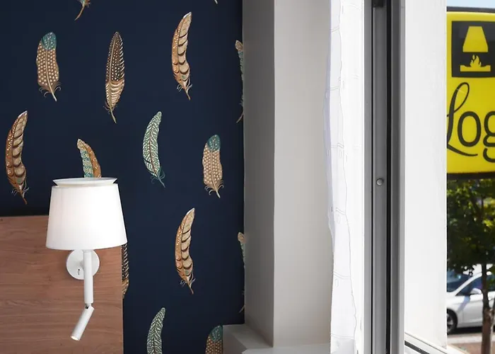 Logis & Restaurant - Le Saint-louis 호텔 La Suze-sur-Sarthe