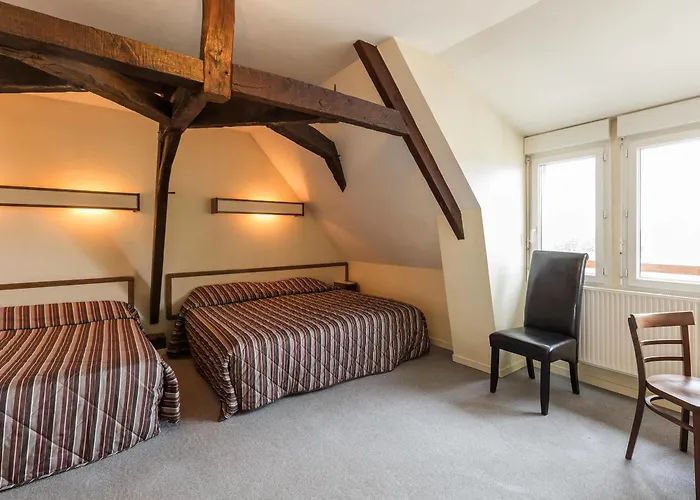 Logis & Restaurant - Le Saint-louis 호텔